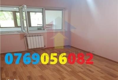Apartament cu 3 camere semidecomandat în Apollo