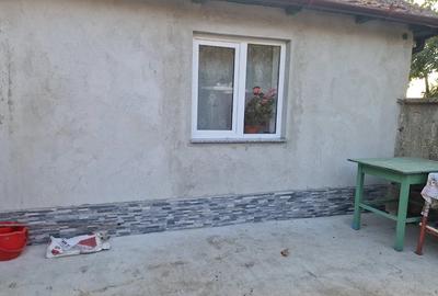 Casă cu 2 camere cu Teren 1374 Mp în Iosia