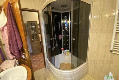 Casă individuală cu 9 camere cu Canalizare în Dobroești - 12
