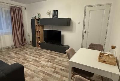 Apartament cu 3 camere semidecomandat în Dacia