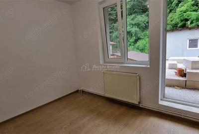 Casă cu 5 camere cu Teren 155 Mp în Muncitoresc
