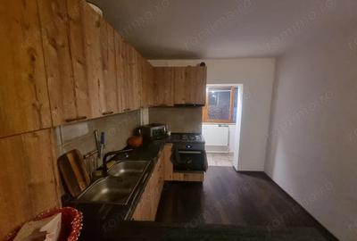 Apartament cu 2 camere decomandat în CET - 3