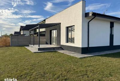 Casă cu 4 camere cu Teren 325 Mp în Vidra