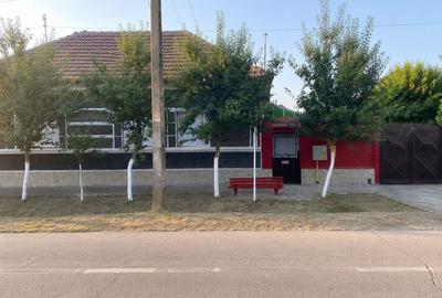 Casă cu 4 camere în Central