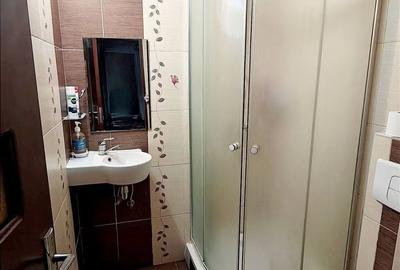 Apartament cu 4 camere decomandat în Micro 16