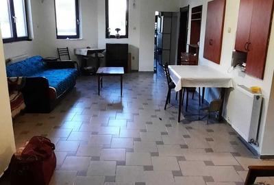 Casă cu 4 camere decomandat în Central - 1