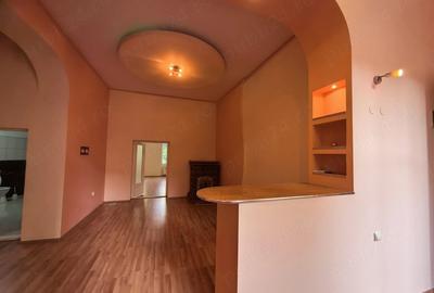 Apartament cu 3 camere nedecomandat în Central