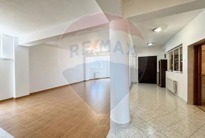 Casă cu 6 camere cu Teren 180 Mp în Giulești