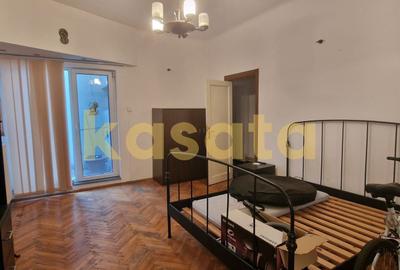 Apartament cu 4 camere semidecomandat în P-ța Romană