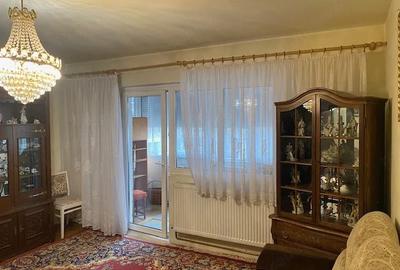 Apartament cu 3 camere decomandat, mobilat în Complex Studențesc