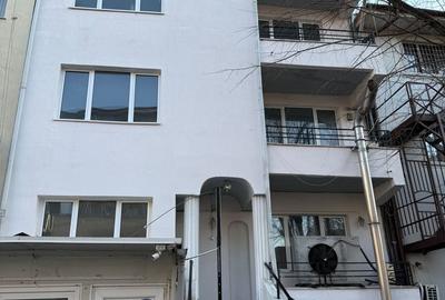 Casă individuală cu 12 camere cu Canalizare în Cotroceni