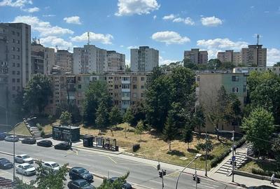 Apartament cu 3 camere semidecomandat în Craiovei