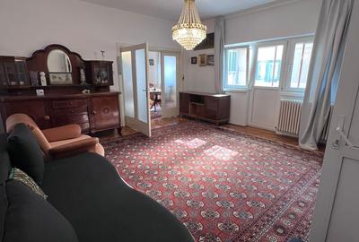 Apartament cu 3 camere decomandat în Universitate