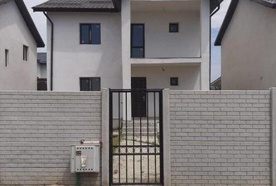 Casă cu 5 camere cu Teren 500 Mp în Central