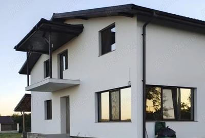 Casă cu 4 camere în Central - 2