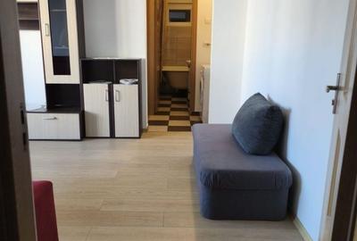 Apartament cu 2 camere semidecomandat în Craiovița Nouă