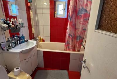 Apartament cu 2 camere decomandat în Nicolina