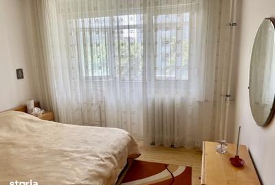 Apartament cu 3 camere în Tei