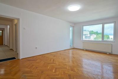 Apartament cu 3 camere decomandat în Griviței