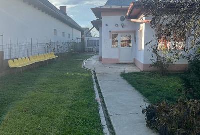 Casă cu 4 camere cu Teren 1400 Mp în Ulmi - 1