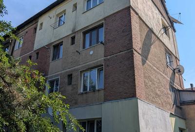 Garsonieră decomandată în Petros - 3
