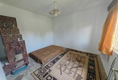 Casă cu 2 camere cu Teren 1511 Mp în Leamna de Sus