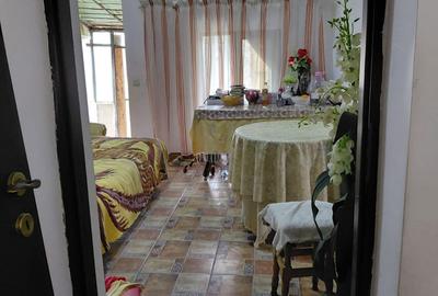 Casă cu 10 camere cu Teren 400 Mp în Central - 2