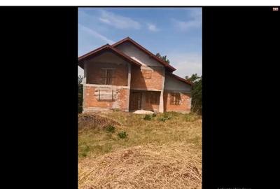 Casă individuală cu 5 camere cu Teren 1588 Mp în Periferie