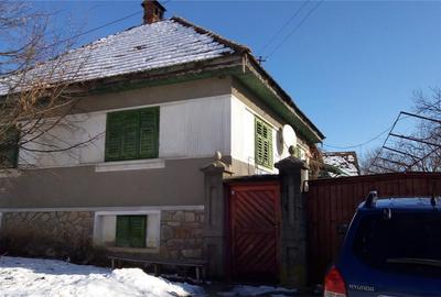 Casă cu 5 camere cu Canalizare în Colun - 1