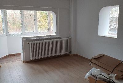 Apartament cu 4 camere decomandat în Dorobanți