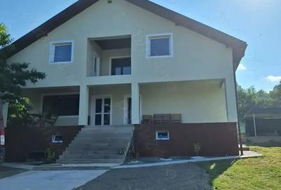 Casă cu 6 camere cu Teren 2900 Mp în Șiștarovăț - 1
