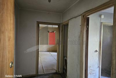 Apartament cu 3 camere semidecomandat în Titan - 2