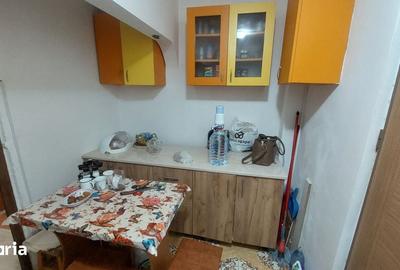 Garsonieră semidecomandată, mobilată în Sărari