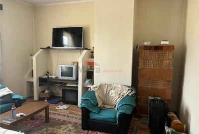Casă cu 4 camere în Lelești