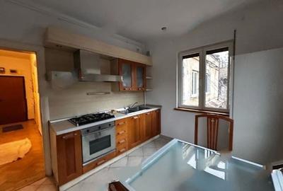 Apartament cu 2 camere decomandat, mobilat în P-ța Rosetti