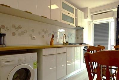 Apartament cu 3 camere decomandat, mobilat în Decebal