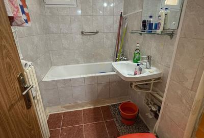 Apartament cu 2 camere decomandat în Drumul Taberei