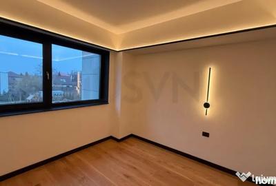 Apartament cu 4 camere semidecomandat în Central