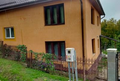 Casă cu 4 camere în Recea - 1