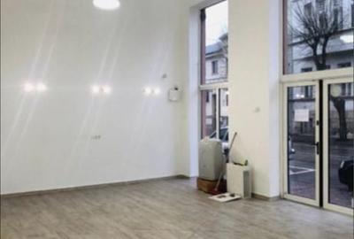 Spațiu comercial, de 46 mp, în Central - 3