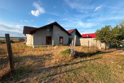 Casă individuală cu 3 camere cu Teren 930 Mp în Central
