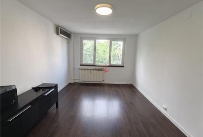 Apartament cu 3 camere decomandat în Ozana