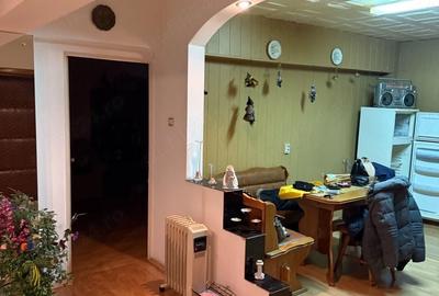 Apartament cu 4 camere decomandat în Central - 2