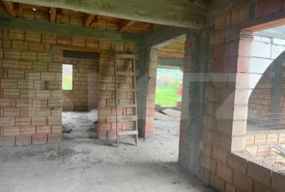 Casă cu 5 camere cu Teren 2000 Mp în Sântana de Mureș