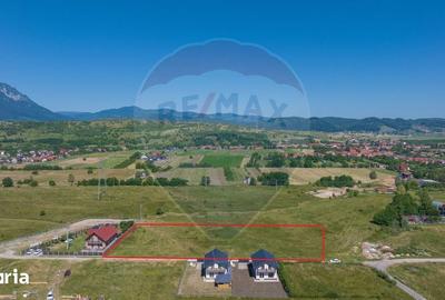 Teren de 2100 mp, în Central - 10