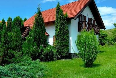 Casă cu 4 camere în Eremitu
