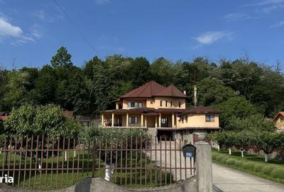 Casă cu 4 camere în Central