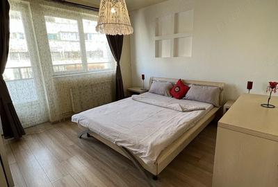 Apartament cu 3 camere decomandat în Calea Victoriei