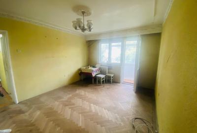 Apartament cu 3 camere semidecomandat în Tomis Nord