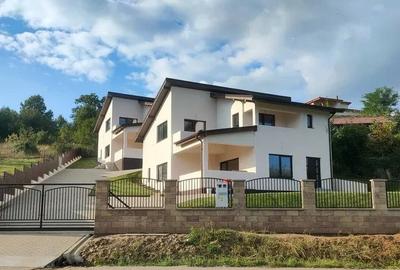 Casă individuală cu 4 camere cu Canalizare în Stolna - 1